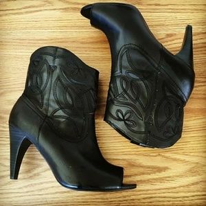 Steve Madden Luxe peep toe bootie